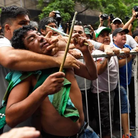 Corridas, insultos y un paro sin fecha: a 9 años de la marcha de la CGT contra Macri