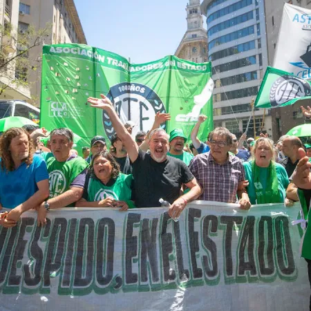 UPCN aceptó y ATE rechazó: así será la suba para estatales de Nación con bono de $40.000