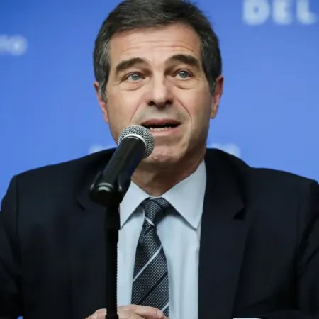 Luis Caputo incorpora al ex canciller uruguayo Ernesto Talvi como asesor