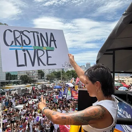 Mayra Mendoza reclamó en Brasil por la libertad de Cristina y buscó financiamiento para obras en Quilmes