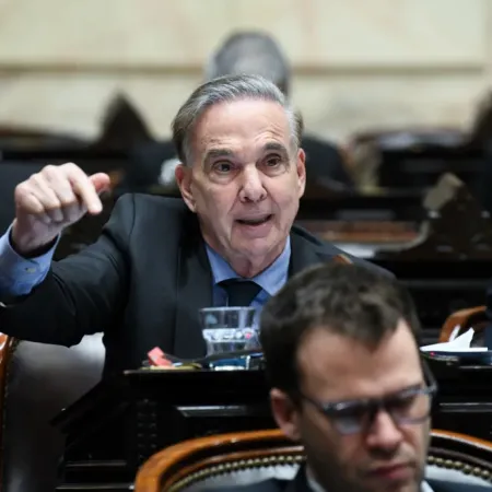 Pichetto, CFK y un llamado a cambiar la estrategia para ganarle a Milei