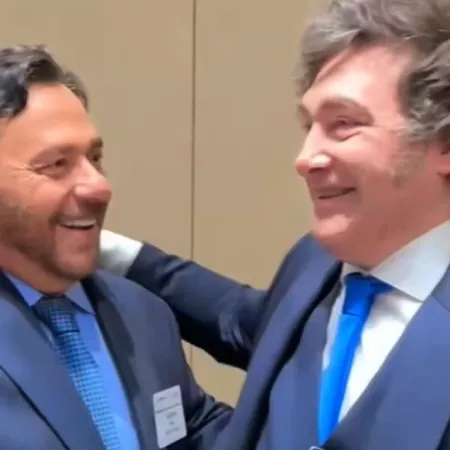 Gustavo Sáenz, del “piquete” en Casa Rosada a las sonrisas con Milei en NY