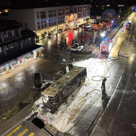 Al menos seis muertos en el incendio de un autobús en Suiza