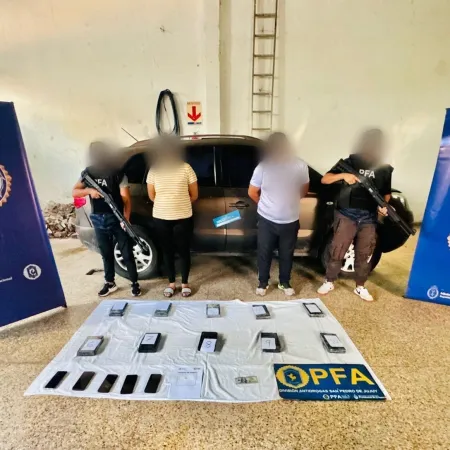 Intentaron esquivar un control en la ruta y un escáner reveló el secreto que llevaban en el auto