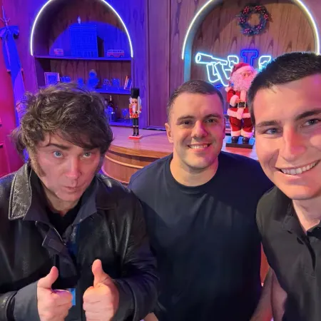 Interna sin tregua: cae en Defensa un tuitero del entorno de Santiago Caputo