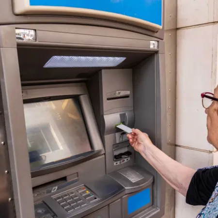 Cobros de ANSES hoy: montos y beneficiarios que recibirán su pago