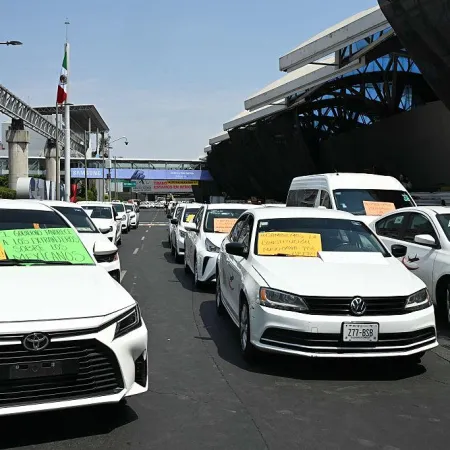 Aeropuerto de México: el conflicto que enfrenta a taxistas y apps