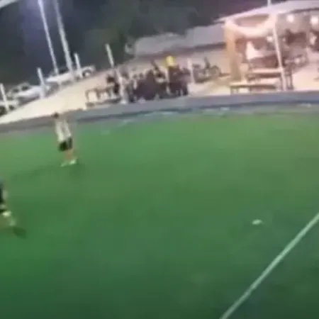 Video: el brutal tiroteo frente a una canchita de fútbol que generó pánico y corridas