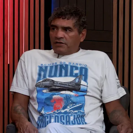 Roña Castro comprometido y crítico: "Pelearía con Milei para acomodarle las ideas”