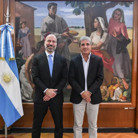 Caputo confirmó una inversión de USD 500 millones de Uber en el país: ¿crece la uberización?