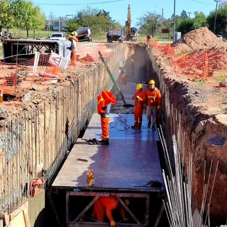 Obra millonaria frenada en una localidad de PBA: riesgo de inundación y reclamo a Milei