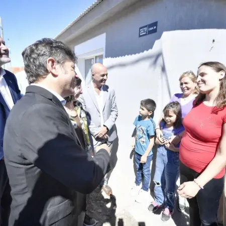 Kicillof volvió a Bahía Blanca y cruzó a Milei por la obra pública