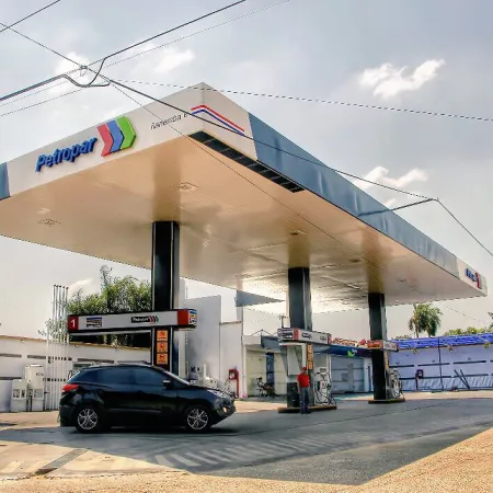 Petropar vs. privadas: la brecha en Paraguay que alarma al sector