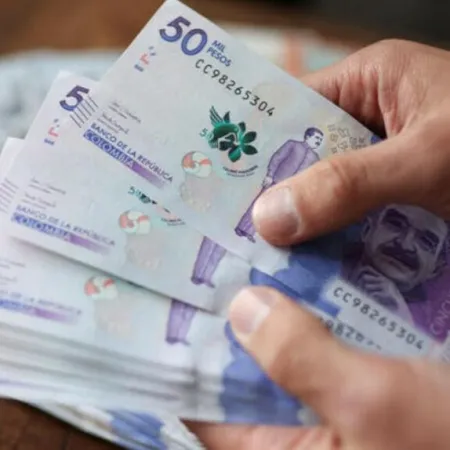 Colombia pierde terreno frente al dólar y Perú marca otra ruta económica