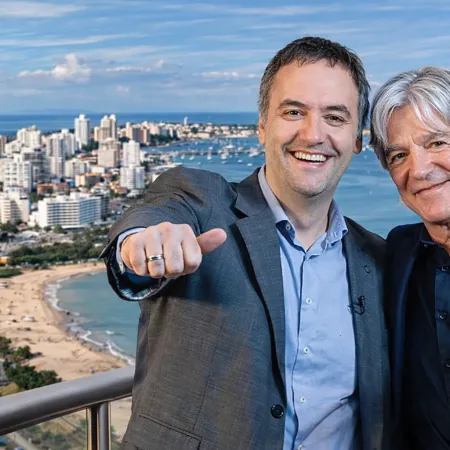 Adorni y un vuelo privado a Punta del Este que ya llegó a Comodoro Py