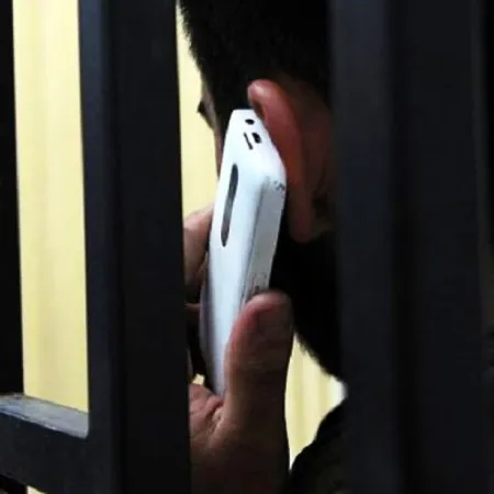 Celulares en cárceles: entre el “call center del delito” y el debate por los derechos