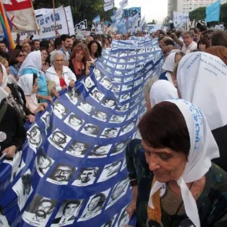 Organismos de Derechos Humanos marchan unidos y endurecen críticas al Gobierno