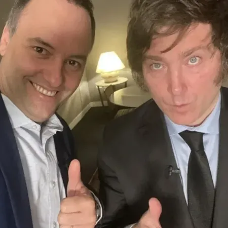 Adorni reaparece junto a Milei y el Gobierno busca blindarlo con gestos políticos