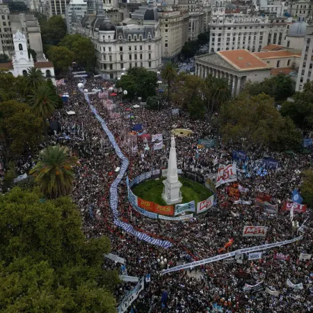 Plaza de Mayo y una movilización cargada de memoria a 50 años del golpe