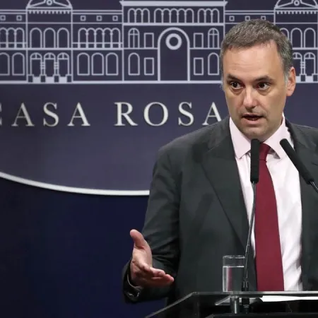 Tras las denuncias, Adorni salió a defender su patrimonio con un mensaje duro