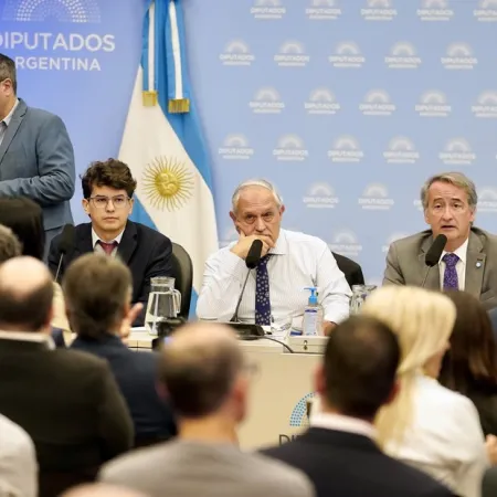 UxP impulsa una consulta popular para definir la minería y crece la tensión política