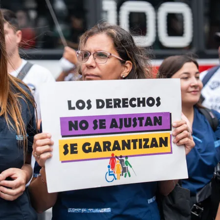 Milei mete mano en Salud y discapacidad: reordena áreas y recorta cargos