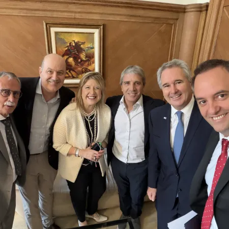 En medio de las polémicas, Adorni suma exposición y prepara su debut en el Congreso