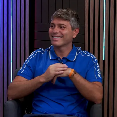 Manu Colombo explicó su método MOV y apuntó a los hilos que atan decisiones