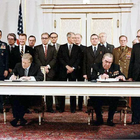 SALT II: el acuerdo que intentó contener la amenaza nuclear global
