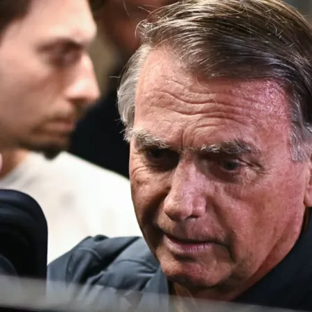 Bolsonaro, bajo vigilancia extrema: la condición que cambia su futuro en Brasil