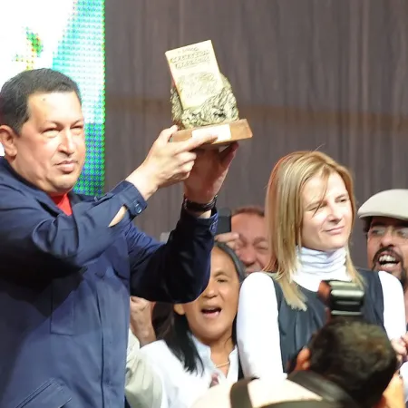 A 15 años del polémico premio a Hugo Chávez en La Plata: qué dijo sobre Cristina