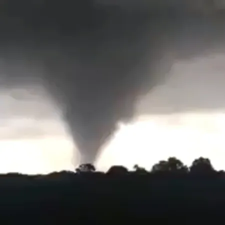 Un tornado provocó graves destrozos en el sur de Santa Fe