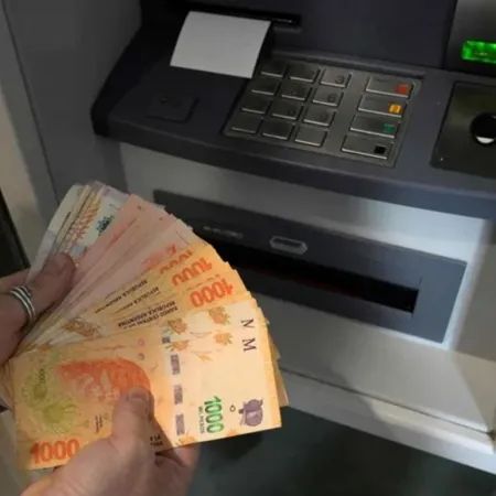 Salario mínimo: la ambiciosa fórmula que agita el peronismo en el Senado