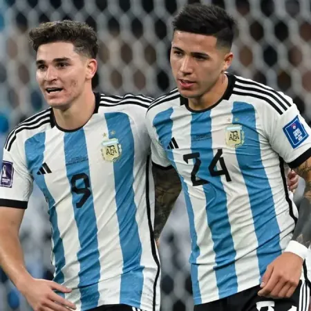 Enzo Fernández habló del shippeo que lo une a Julián Álvarez