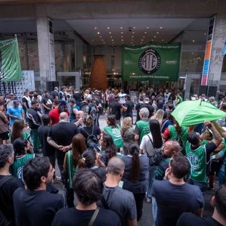 Gobierno y estatales: el decreto que cambia los sueldos hasta mayo