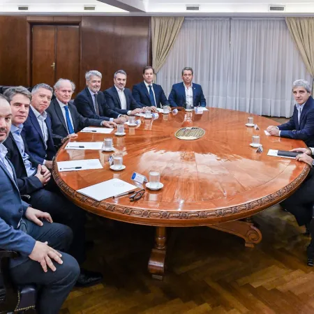 Caputo cruzó a intendentes del conurbano por las tasas municipales