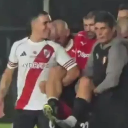 Grave lesión del Kun Agüero en el Senior de Independiente