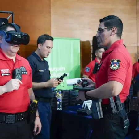 Neuquén, pionera en Argentina: cómo funcionan las Taser 10 que presentó Figueroa