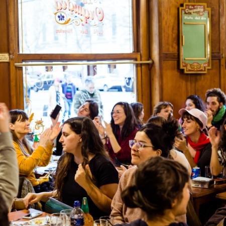 Cuál es la propuesta cultural que ofrecerá el Club Atlético Bar de Viejes