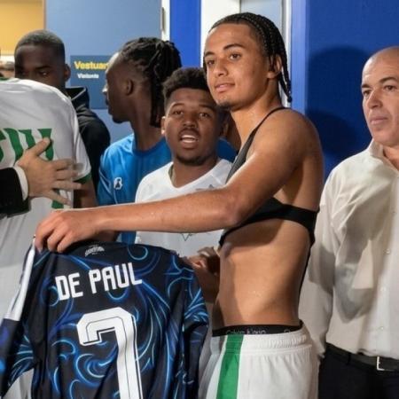 Argentina-Mauritania: la camiseta de Messi desató una disputa en el vestuario