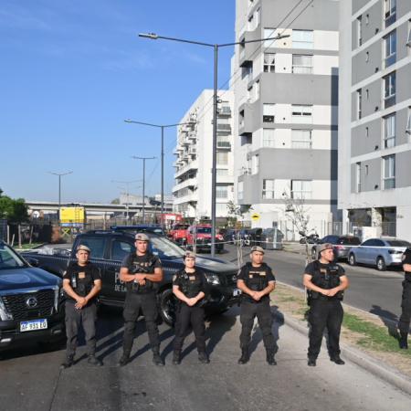 Parque Patricios: tras el derrumbe, custodian los edificios del barrio Estación Buenos Aires
