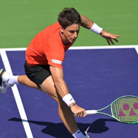 Ugo Carabelli logró su primera victoria en Indian Wells y avanzó a segunda ronda