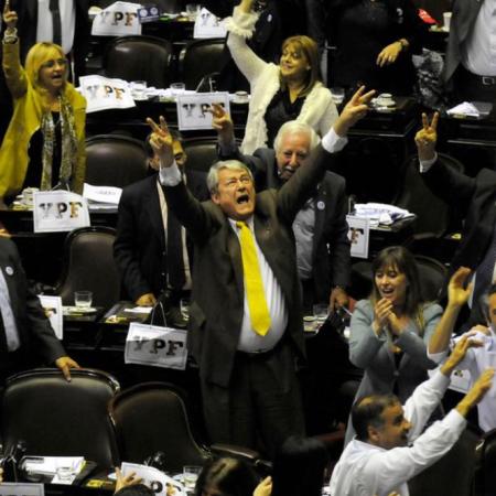 La expropiación de YPF: quiénes la apoyaron y por qué ese apoyo hoy pesa