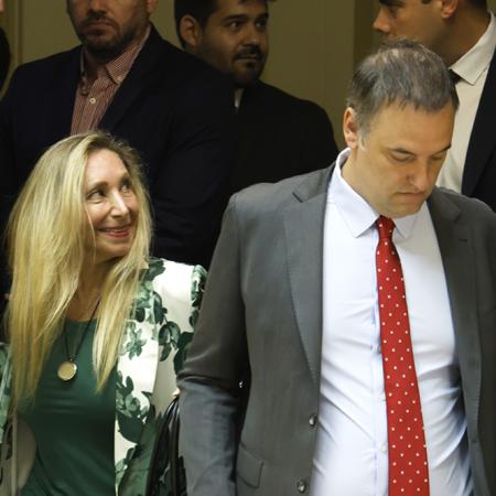 ¿Más esposas en Nueva York? La lista oculta que piden a Karina Milei por Adorni