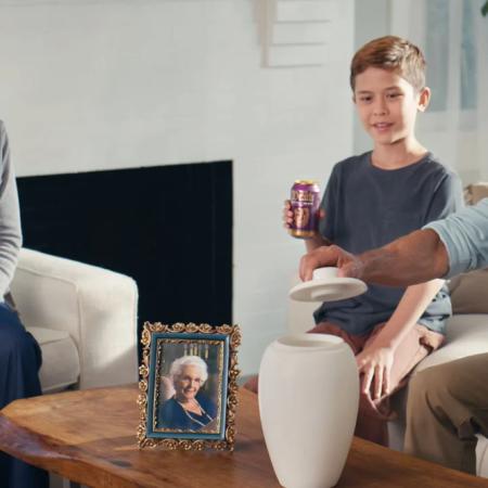 Morirse escuchando tu playlist: la insólita urna Bluetooth de Spotify