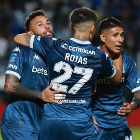 Sin Maravilla ni Carboni, Racing se floreó en Tucumán y goleó 3-0