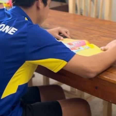 Corrientes: Josué tiene 16 años, sueña con ir a la Bombonera y busca una familia