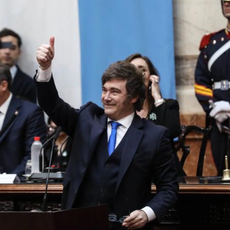 Cómo explicó Milei su frase sobre la desaparición de sectores: la metáfora de la lámpara