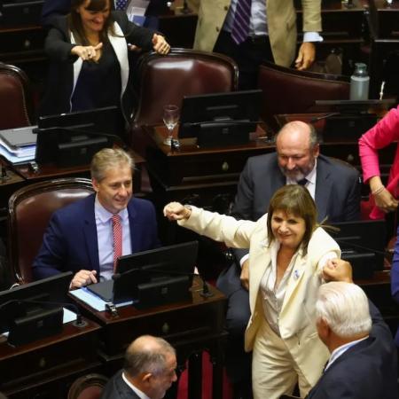 Kirchnerismo al acecho: la presión de los dialoguistas que Milei no logra desactivar