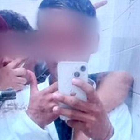 Balvanera: allanaron a un alumno por viralizar una foto con un arma